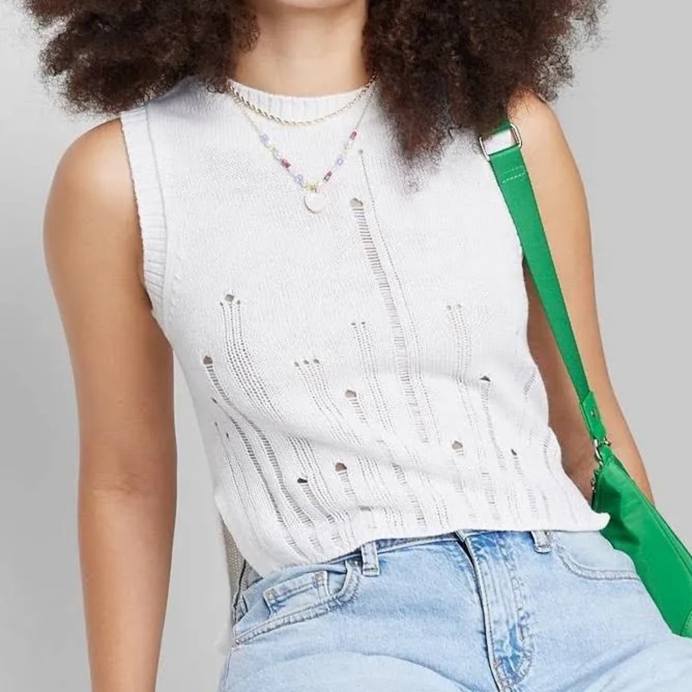 SOLD 🤍 NWOT white distressed knit tank, size XS